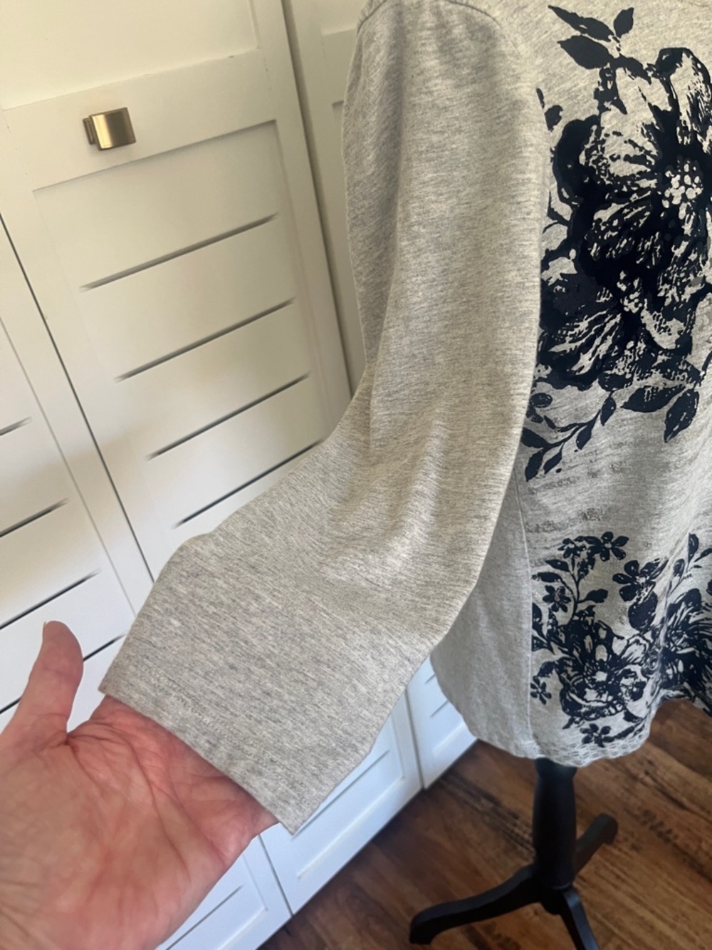 Chico's Zenergy Gray Tunic Tee Navy Floral Print P1 - Picture 5 of 15
